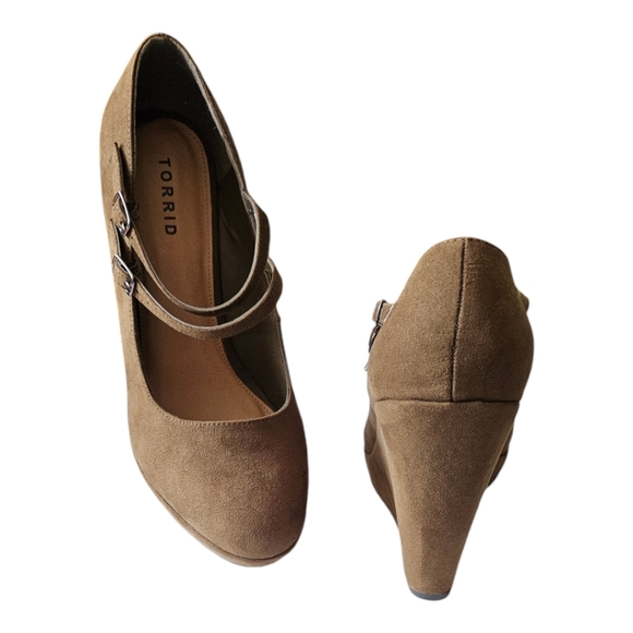 TORRID Double Strap Platform Shoe for Women in Olive - Picture 3 of 9